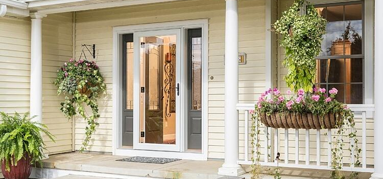 screen door installation in East La Mirada